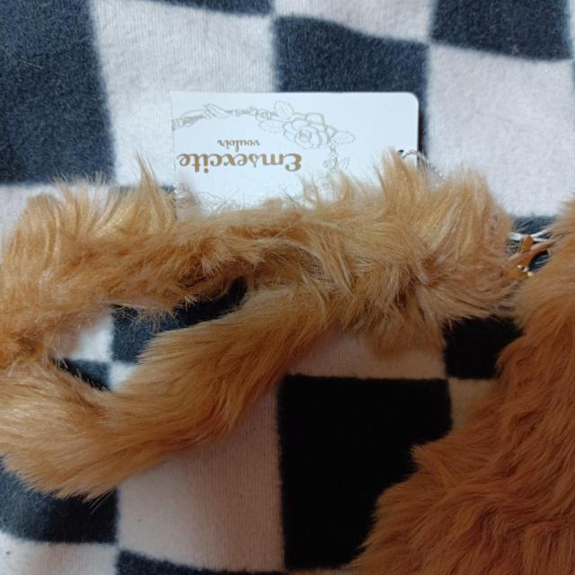 エムズエキサイト★新品★フェイクファークラッチバッグ/キャメル < 女性ファッション  エムズエキサイト★新品★フェイクファークラッチバッグ/キャメル < 女性ファッションの