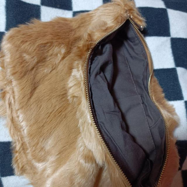 エムズエキサイト★新品★フェイクファークラッチバッグ/キャメル < 女性ファッション  エムズエキサイト★新品★フェイクファークラッチバッグ/キャメル < 女性ファッションの