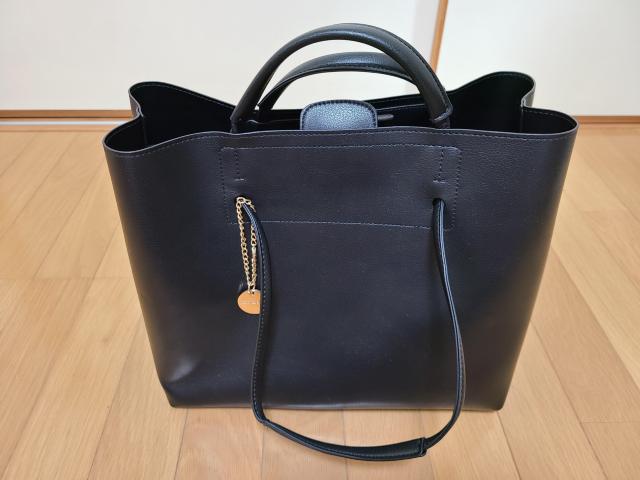 新品未使用 収納たっぷりでも軽いリクルートバック チャーム付き 就活や勤務用にも < 女性ファッション  新品未使用 収納たっぷりでも軽いリクルートバック チャーム付き 就活や勤務用にも  < 女性ファッションの