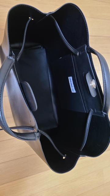 新品未使用 収納たっぷりでも軽いリクルートバック チャーム付き 就活や勤務用にも < 女性ファッション  新品未使用 収納たっぷりでも軽いリクルートバック チャーム付き 就活や勤務用にも < 女性ファッションの