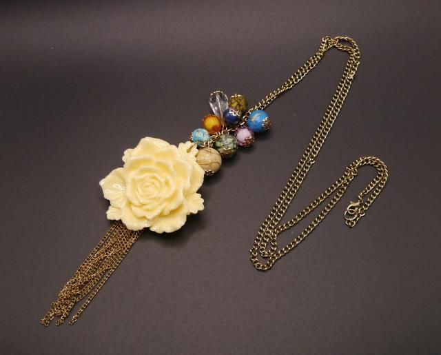 新品アンティーク調ビーズ 薔薇 ネックレス < 女性アクセサリー/時計  新品アンティーク調ビーズ 薔薇 ネックレス  < 女性アクセサリー/時計の