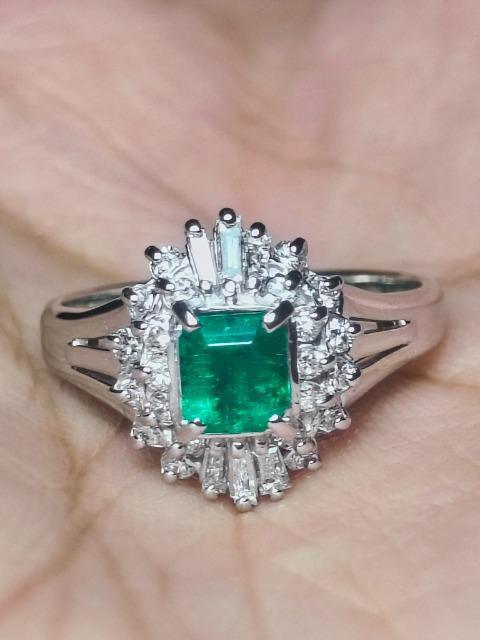 pt900高級エメラルドさんとダイヤモンドリング < 女性アクセサリー/時計 pt900高級エメラルドさんとダイヤモンドリング < 女性アクセサリー/時計の