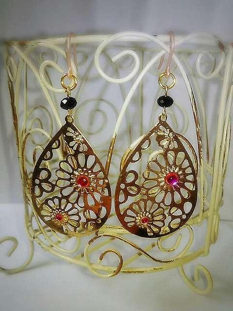 涙型透かしフィッシャーストーンジェットスワロ樹脂フック☆ < 女性アクセサリー/時計  涙型透かしフィッシャーストーンジェットスワロ樹脂フック☆ < 女性アクセサリー/時計の