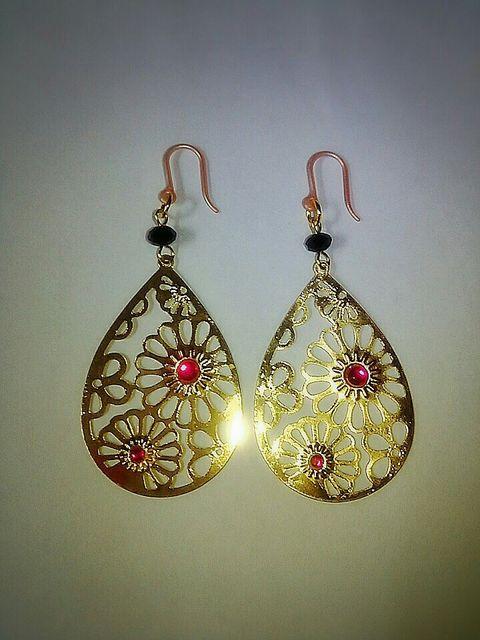 涙型透かしフィッシャーストーンジェットスワロ樹脂フック☆ < 女性アクセサリー/時計  涙型透かしフィッシャーストーンジェットスワロ樹脂フック☆ < 女性アクセサリー/時計の