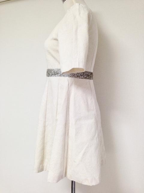 MercuryDuo白ホワイトシルバーパフスリフレアドレスワンピース < ブランド MercuryDuo白ホワイトシルバーパフスリフレアドレスワンピース < ブランドの