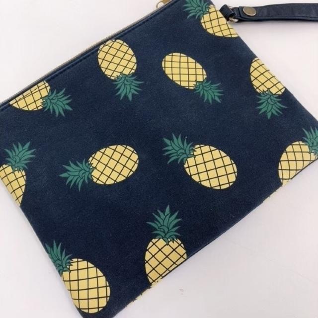 ◆しまむら/HK WORKS LONDON◆パイナップル柄ミニクラッチポーチ★ < ブランド ◆しまむら/HK WORKS LONDON◆パイナップル柄ミニクラッチポーチ★ < ブランドの