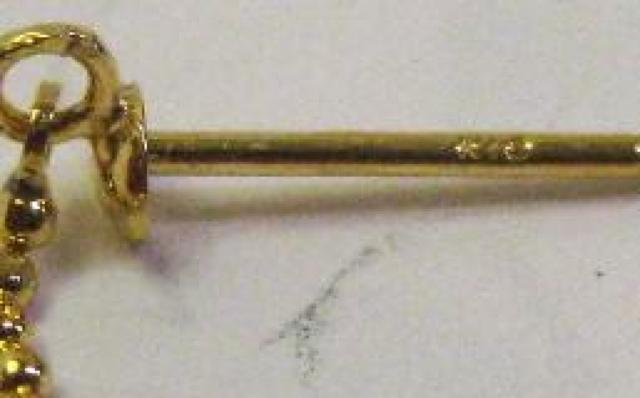 極美品 K18 18金 スタッド ピアス イルカ ぶら下がり 16mm < 女性アクセサリー/時計  極美品 K18 18金 スタッド ピアス イルカ ぶら下がり 16mm < 女性アクセサリー/時計の