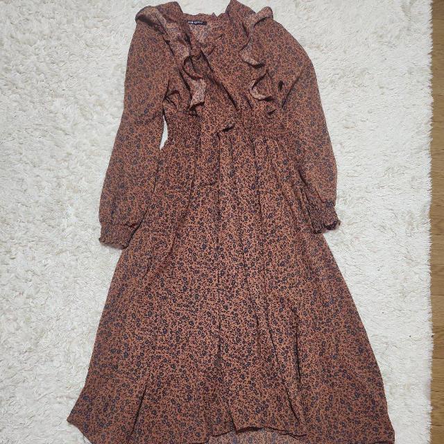 新品  ブラウン 小花柄 マキシワンピース サイズ→M < 女性ファッション  新品  ブラウン 小花柄 マキシワンピース サイズ→M  < 女性ファッションの