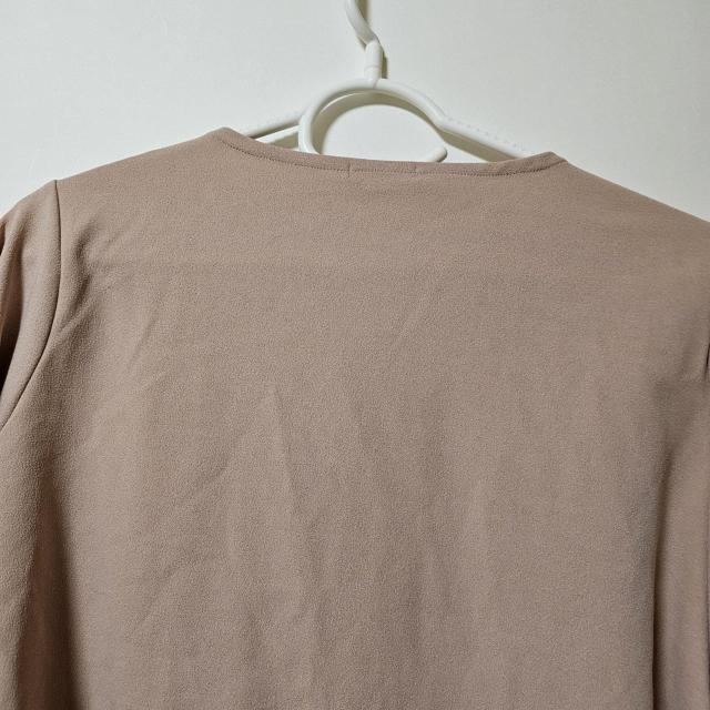 CLASIER ベージュ Vネック 長袖 トップス Lサイズ < 女性ファッション CLASIER ベージュ Vネック 長袖 トップス Lサイズ < 女性ファッションの