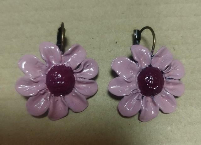 くすみピンク デイジー マーガレット キューティーお花 モチーフ ピアス 未使用 < 女性アクセサリー/時計  くすみピンク デイジー マーガレット キューティーお花 モチーフ ピアス 未使用  < 女性アクセサリー/時計の