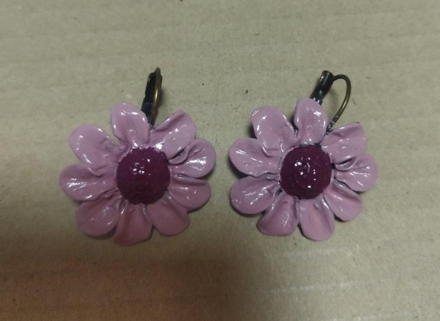 くすみピンク デイジー マーガレット キューティーお花 モチーフ ピアス 未使用 < 女性アクセサリー/時計  くすみピンク デイジー マーガレット キューティーお花 モチーフ ピアス 未使用 < 女性アクセサリー/時計の