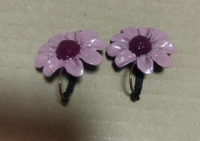 くすみピンク デイジー マーガレット キューティーお花 モチーフ ピアス 未使用 < 女性アクセサリー/時計  くすみピンク デイジー マーガレット キューティーお花 モチーフ ピアス 未使用 < 女性アクセサリー/時計の