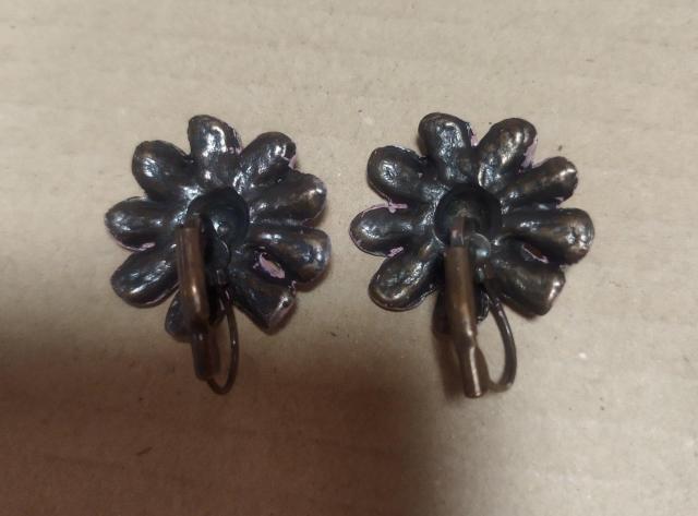 くすみピンク デイジー マーガレット キューティーお花 モチーフ ピアス 未使用 < 女性アクセサリー/時計  くすみピンク デイジー マーガレット キューティーお花 モチーフ ピアス 未使用 < 女性アクセサリー/時計の
