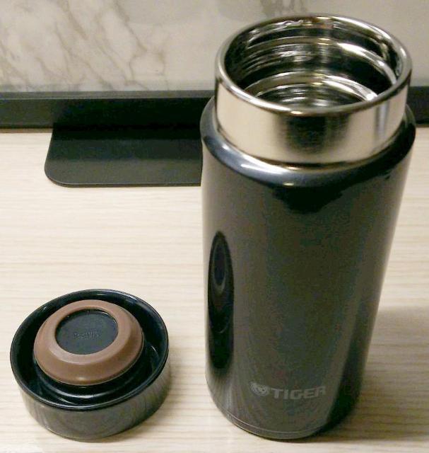 ステンレスミニボトル サハラマグ 品番:MMP-J020KP 実容量0.2L < インテリア/ライフ  ステンレスミニボトル サハラマグ 品番:MMP-J020KP 実容量0.2L < インテリア/ライフの