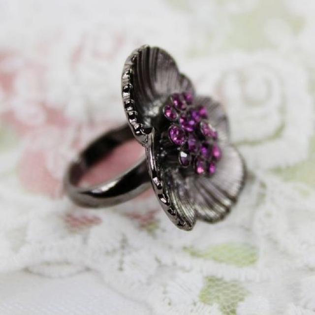 新品 アンティーク調ゴシック紫ストーン花リング指輪9号 < 女性アクセサリー/時計  新品 アンティーク調ゴシック紫ストーン花リング指輪9号 < 女性アクセサリー/時計の