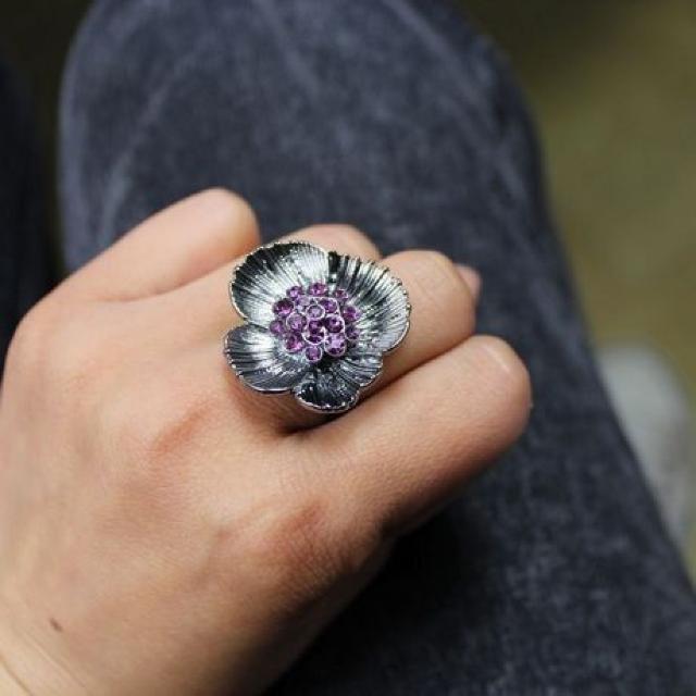 新品 アンティーク調ゴシック紫ストーン花リング指輪9号 < 女性アクセサリー/時計  新品 アンティーク調ゴシック紫ストーン花リング指輪9号 < 女性アクセサリー/時計の