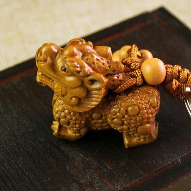 送料無料 桃の木 麒麟 キリン 根付キーホルダー < 男性ファッション  送料無料 桃の木 麒麟 キリン 根付キーホルダー < 男性ファッションの
