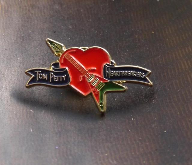 新品 トム・ペティ&ザ・ハートブレイカーズ  ピンズ ピンバッジ ピンブローチ バンド < ホビー  新品 トム・ペティ&ザ・ハートブレイカーズ  ピンズ ピンバッジ ピンブローチ バンド  < ホビーの