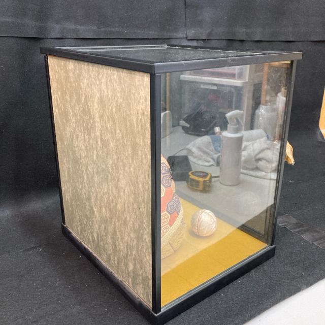 京製 木目込人形 蹴鞠 ケース付 ケースサイズ高さ約36cm 幅約31.5cm < おもちゃ 京製 木目込人形 蹴鞠 ケース付 ケースサイズ高さ約36cm 幅約31.5cm < おもちゃの