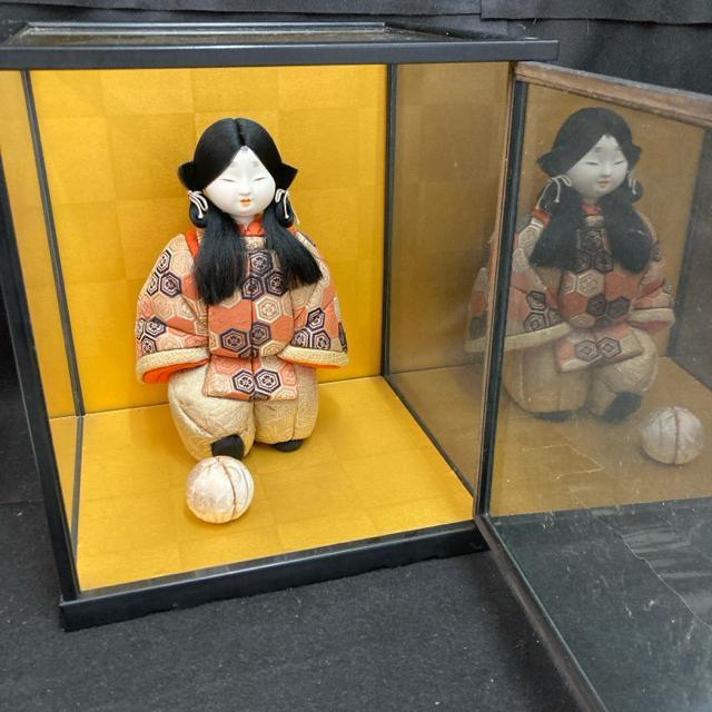京製 木目込人形 蹴鞠 ケース付 ケースサイズ高さ約36cm 幅約31.5cm < おもちゃ 京製 木目込人形 蹴鞠 ケース付 ケースサイズ高さ約36cm 幅約31.5cm < おもちゃの