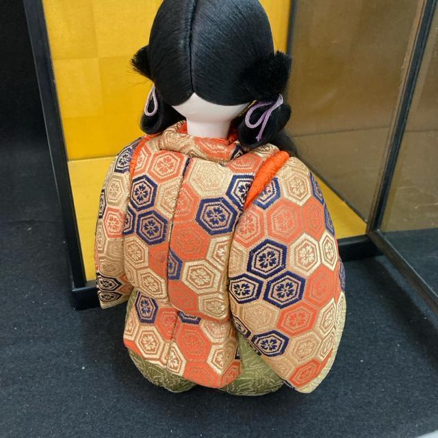 京製 木目込人形 蹴鞠 ケース付 ケースサイズ高さ約36cm 幅約31.5cm < おもちゃ 京製 木目込人形 蹴鞠 ケース付 ケースサイズ高さ約36cm 幅約31.5cm < おもちゃの