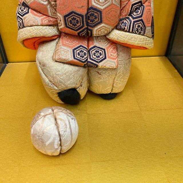 京製 木目込人形 蹴鞠 ケース付 ケースサイズ高さ約36cm 幅約31.5cm < おもちゃ 京製 木目込人形 蹴鞠 ケース付 ケースサイズ高さ約36cm 幅約31.5cm < おもちゃの