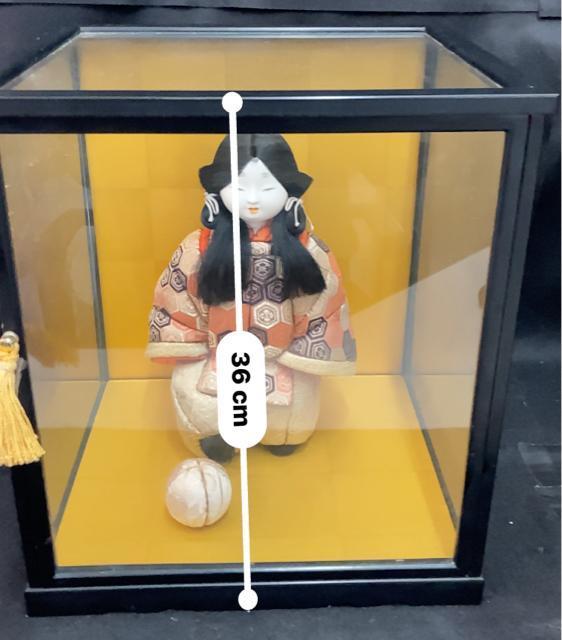 京製 木目込人形 蹴鞠 ケース付 ケースサイズ高さ約36cm 幅約31.5cm < おもちゃ 京製 木目込人形 蹴鞠 ケース付 ケースサイズ高さ約36cm 幅約31.5cm < おもちゃの