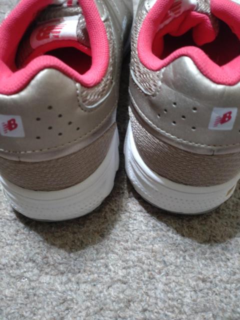 �j���[�o�����X�V�i�V���[�Y �� �u�����h�� 