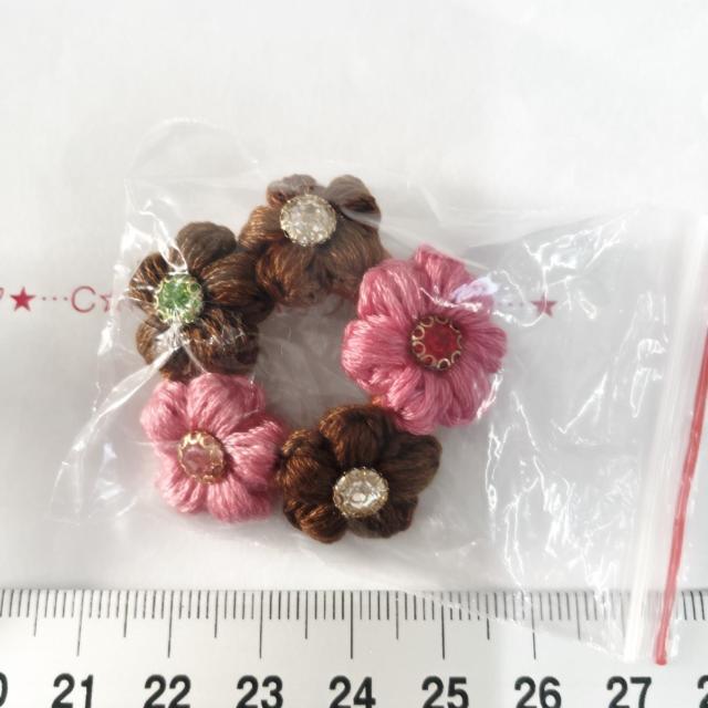 3*ハンドメイド♪ぷっくりお花のリースブローチ 3 < 女性ファッション 3*ハンドメイド♪ぷっくりお花のリースブローチ 3 < 女性ファッションの