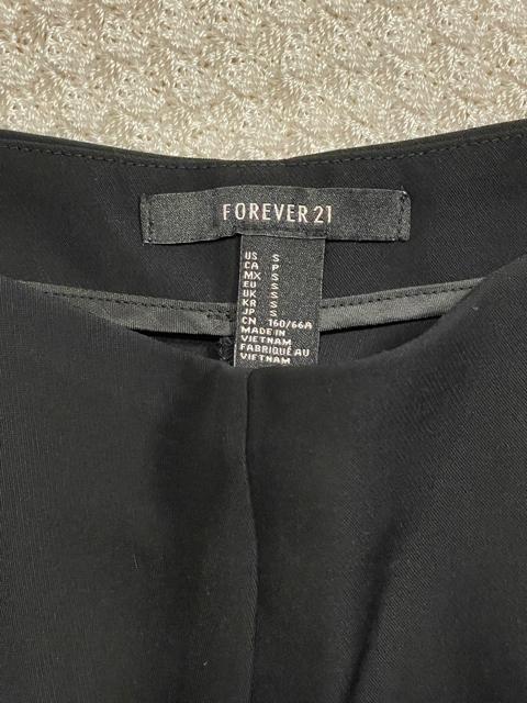FOREVER 21 ショートパンツ、短パン Sサイズ 美品 < ブランド  FOREVER 21 ショートパンツ、短パン Sサイズ 美品 < ブランドの