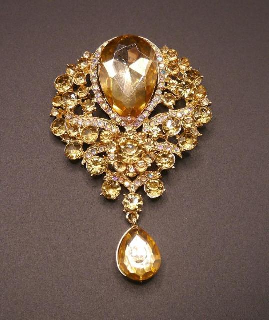 新品アンティーク調ゴシック ヴィクトリアン シャンパン カラー ストーンブローチ 大きめ < 女性アクセサリー/時計  新品アンティーク調ゴシック ヴィクトリアン シャンパン カラー ストーンブローチ 大きめ < 女性アクセサリー/時計の