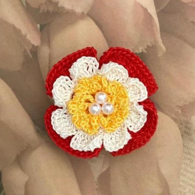ハンドメイド♪レース編み アネモネ風お花モチーフのブローチ < 女性ファッション  ハンドメイド♪レース編み アネモネ風お花モチーフのブローチ  < 女性ファッションの