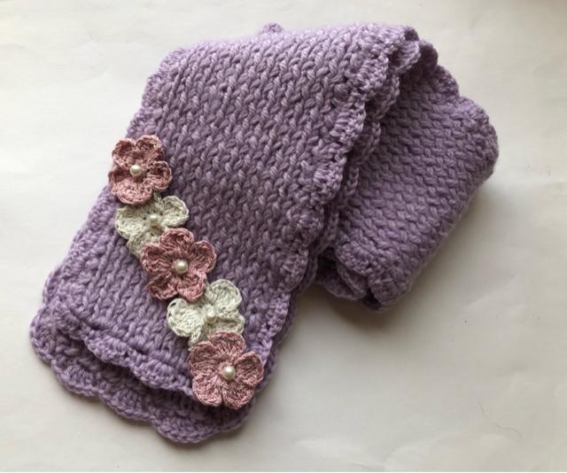 ハンドメイド マフラー ウール100% キラキラレース糸で編んだお花いっぱい♪ ラベンダー < 女性ファッション  ハンドメイド マフラー ウール100% キラキラレース糸で編んだお花いっぱい♪ ラベンダー  < 女性ファッションの