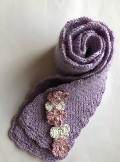 ハンドメイド マフラー ウール100% キラキラレース糸で編んだお花いっぱい♪ ラベンダー < 女性ファッション  ハンドメイド マフラー ウール100% キラキラレース糸で編んだお花いっぱい♪ ラベンダー < 女性ファッションの