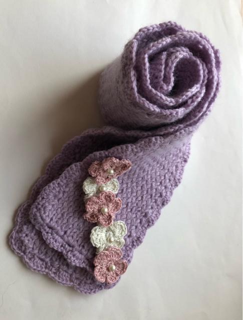ハンドメイド マフラー ウール100% キラキラレース糸で編んだお花いっぱい♪ ラベンダー < 女性ファッション  ハンドメイド マフラー ウール100% キラキラレース糸で編んだお花いっぱい♪ ラベンダー < 女性ファッションの