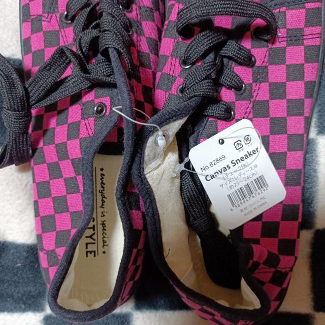 新品★フラッグチェックのスニーカー/M < 女性ファッション  新品★フラッグチェックのスニーカー/M < 女性ファッションの