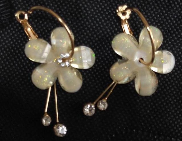 早い者勝ち390円★花 揺れる きらきらロングピアス < 女性アクセサリー/時計  早い者勝ち390円★花 揺れる きらきらロングピアス < 女性アクセサリー/時計の