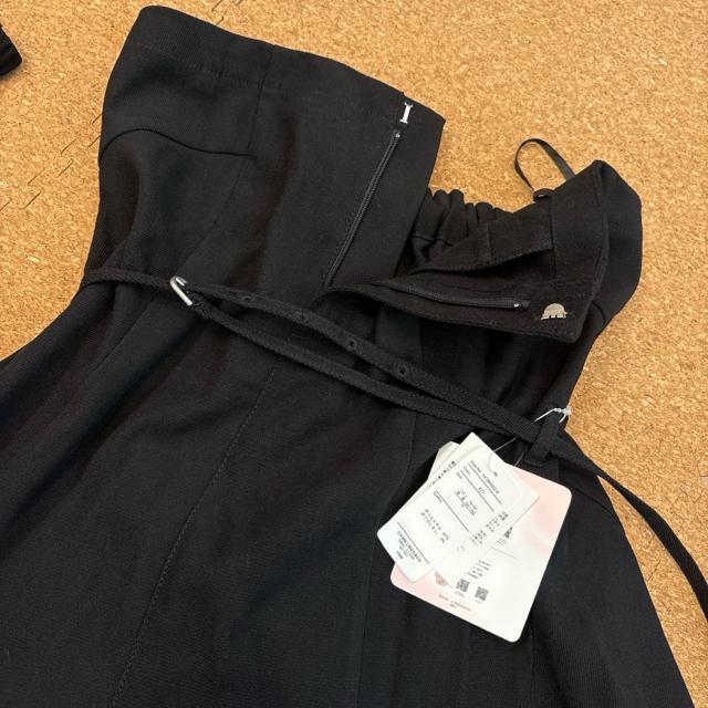 新品未使用タグ付きMサイズ スカートセットアップ 黒 上下セット < 女性ファッション  新品未使用タグ付きMサイズ スカートセットアップ 黒 上下セット < 女性ファッションの