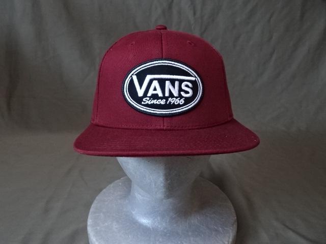 USA購入 バンズ【VANS】ワッペンロゴ刺繍付キャップ エンジ < 男性ファッション  USA購入 バンズ【VANS】ワッペンロゴ刺繍付キャップ エンジ  < 男性ファッションの