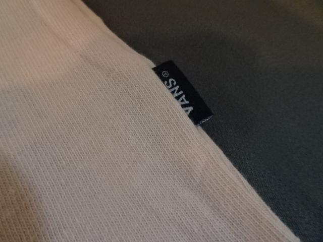 バンズ【VANS】 【OFF THE WALL】 ロゴプリント入りTシャツUS Sサイズ < 女性ファッション  バンズ【VANS】 【OFF THE WALL】 ロゴプリント入りTシャツUS Sサイズ < 女性ファッションの