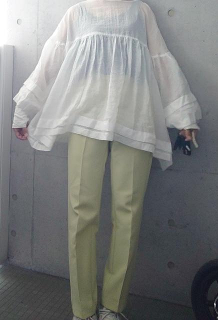 新品タグ付き ナノ・ユニバース 美シルエット テーパードパンツ S < ブランド  新品タグ付き ナノ・ユニバース 美シルエット テーパードパンツ S < ブランドの