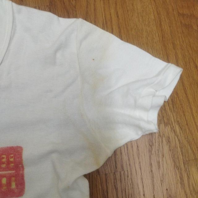 エマ・マフィーユ白VネックTシャツ フランス アートTシャツ ボディコンシャス < 女性ファッション  エマ・マフィーユ白VネックTシャツ フランス アートTシャツ ボディコンシャス < 女性ファッションの