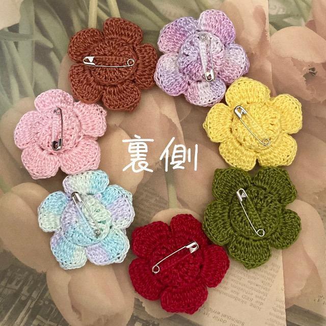 ハンドメイド レース編み バラモチーフのお花ブローチ < 女性ファッション  ハンドメイド レース編み バラモチーフのお花ブローチ < 女性ファッションの