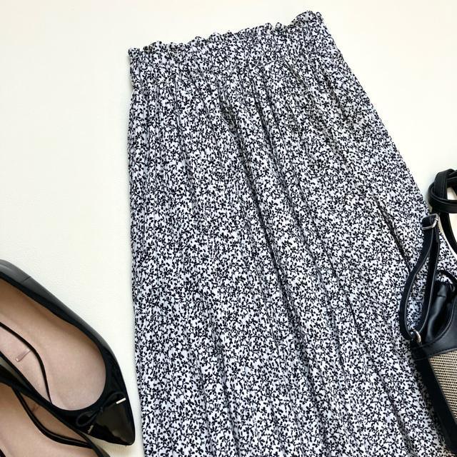 ◆美品◆アルシーヴ◆プリーツ消しロングフレアスカート◆白黒◆マキシ◆総ゴム◆F < 女性ファッション  ◆美品◆アルシーヴ◆プリーツ消しロングフレアスカート◆白黒◆マキシ◆総ゴム◆F < 女性ファッションの