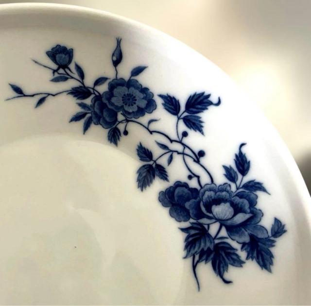 青い花柄の丸型皿 2点セット 昭和レトロ ヴィンテージ < インテリア/ライフ 青い花柄の丸型皿 2点セット 昭和レトロ ヴィンテージ < インテリア/ライフの