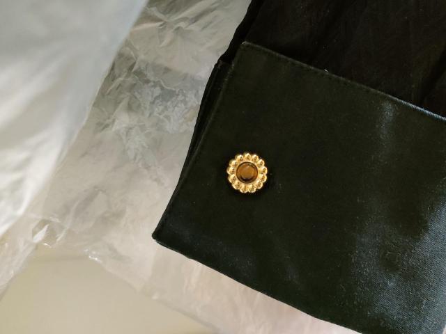 正規未 レア イヴサンローラン YSL カメリア カフス コンポジットカボションクリスタル カフリンクス フラワーボタン 付属有 < ブランド  正規未 レア イヴサンローラン YSL カメリア カフス コンポジットカボションクリスタル カフリンクス フラワーボタン 付属有 < ブランドの