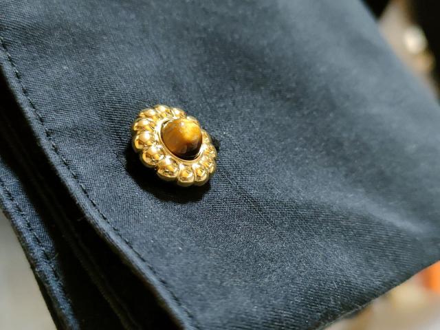 正規未 レア イヴサンローラン YSL カメリア カフス コンポジットカボションクリスタル カフリンクス フラワーボタン 付属有 < ブランド  正規未 レア イヴサンローラン YSL カメリア カフス コンポジットカボションクリスタル カフリンクス フラワーボタン 付属有 < ブランドの