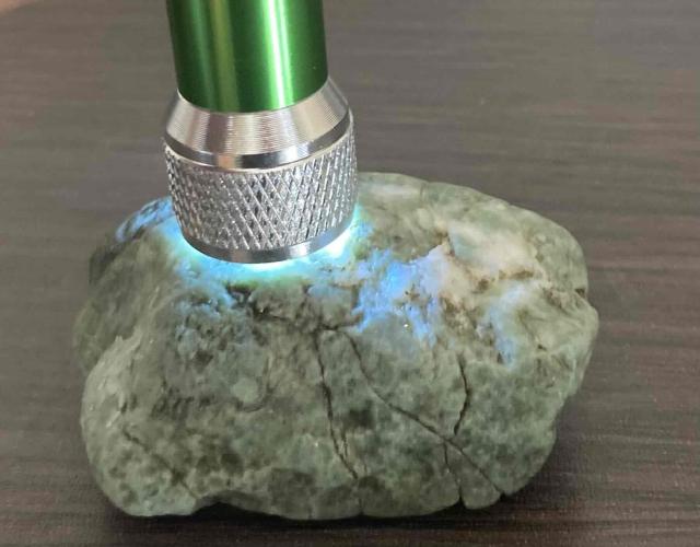 3,300円スタート!「お守り」や「ワイヤー作家」や「ジュエリー作家」の素材に阿波翡翠(ジェイド)原石 < インテリア/ライフ  3,300円スタート!「お守り」や「ワイヤー作家」や「ジュエリー作家」の素材に阿波翡翠(ジェイド)原石 < インテリア/ライフの