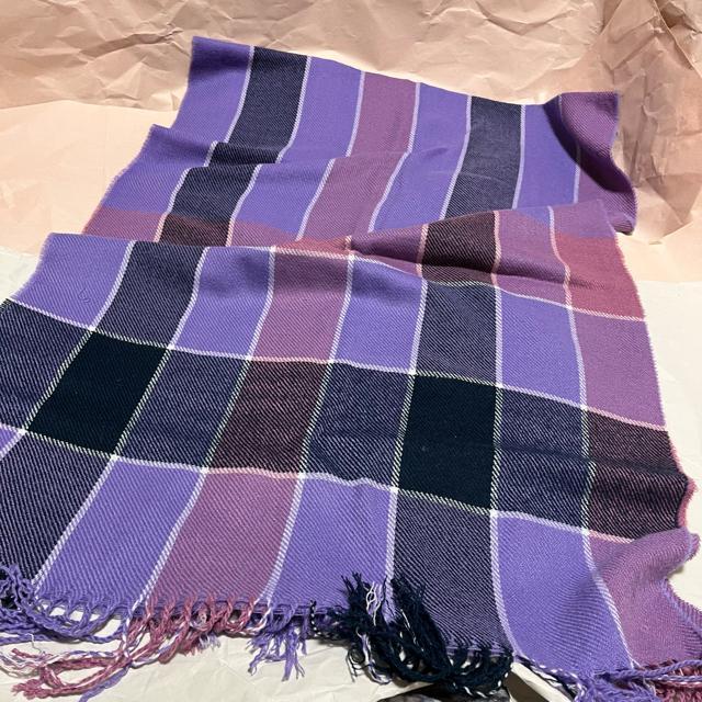 【ノーブランド扱い】 薄手 大判ストール・ショール / パープル系 チェック < 女性ファッション 【ノーブランド扱い】 薄手 大判ストール・ショール / パープル系 チェック < 女性ファッションの