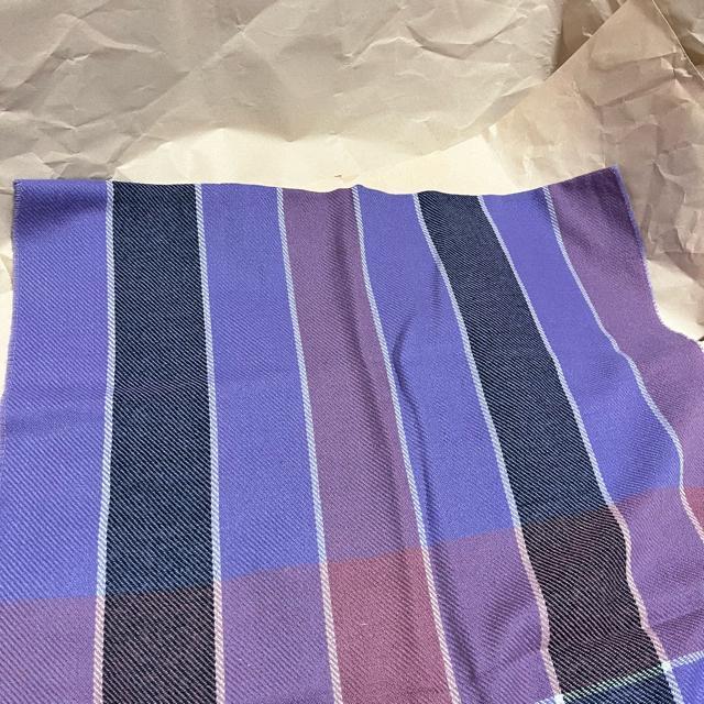 【ノーブランド扱い】 薄手 大判ストール・ショール / パープル系 チェック < 女性ファッション 【ノーブランド扱い】 薄手 大判ストール・ショール / パープル系 チェック < 女性ファッションの